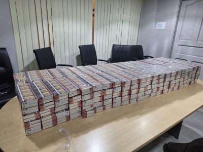 ޕިކަޕަކުން އެއްލައިލި ދަބަސްތަކަކުން 221 ކާޓަންގެ ސިނގިރޭޓު ހޯދައިފި