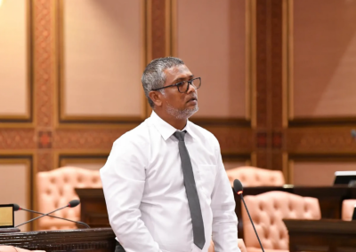 ސިނގިރޭޓު ބޯ މީހުންނަށް އާސަންދަ ދިނުމާ މެދު ވިސްނަންޖެހޭ: ހުސައިން ހަމީދު