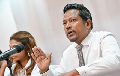 މަޖިލީހުގައި އޮތީ ލާމަރުކަޒީ ގާނޫނު ނުދަންނަ ބޯހިޔާވަހިކަމުގެ ބިލެއް: ޑިމޮކްރެޓްސް