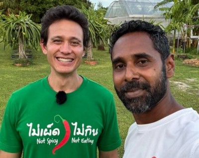 މާކް ވީންސް ރާއްޖޭގައި ދިވެހި ކެއުންތައް ކުޅިގަދަކޮށް