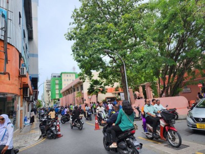 ސްކޫލުތަކުގެ ކިޔެވުން މެދުކަނޑައިލައި ކުދިން ގެއަށް ފޮނުވައިލައިފި