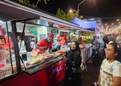 ބާބާ ގާޑިޔާއަށް ރޭ ހަތަރު ލައްކަ ރުފިޔާ، ވިހިހާސް ހަދިޔާކުރީ ފަލަސްތީނަށް