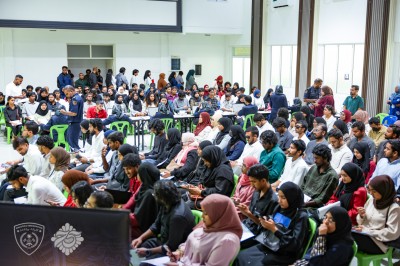 އިމިގްރޭޝަންގެ 50 ވަޒީފާއަށް ބޮޑު ތަރުހީބެއް، 876 މީހުން ކުރިމަތިލި!