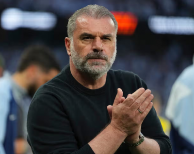 ޕޮސްޓެކޮގްލޫ ސްޕާސްގެ ކޯޗު ކަމުން ވަކިކޮށްފި