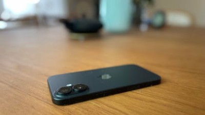 ފޯނާ ނުކުޅޭ ގަޑިތަކުގައި ސްކްރީން ނުފެންނަ ގޮތަށް މޭޒުމަތީގައި ބާއްވަންވީ މިހެންވެ