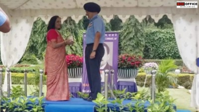 އަކްޝޭ އާއި ވީރް، ގެއްލުނު މެޑަލް އަސްކަރީ އޮފިސަރެއްގެ އާއިލާއަށް ހޯދައިދީފި