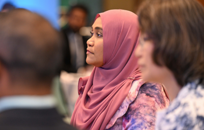 ފަސްޓް ލޭޑީސް އިނީޝިއޭޓިވް ސަމިޓަށް ސާޖިދާ ޔޫއޭއީއަށް