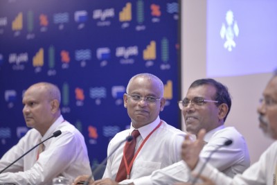 ނަޝީދުގެ ޖަލްސާއަށް ވަޑައިނުގަނެވުމުން، ފޯނުން ގުޅުއްވައި ޞާލިޙް މަރުހަބާ ވިދާޅުވެއްޖެ