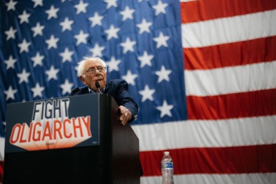 ތާރީޚު އިއާދަވާކަށް ދޫކޮށެއް ނުލެވޭނެ: އެމެރިކާގެ ސެނެޓާ ބާނީ ސެންޑާސް