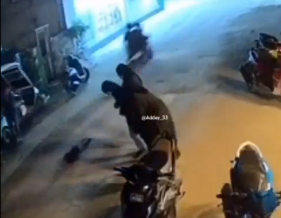 ތޮއްޑޫގައި ބާރަށް ދުއްވި ސައިކަލެއްގައި ދެ އަހަރުގެ ކުއްޖަކު ޖެހި، ފަރުވާއަށް މާލެ ގެނެސްފި