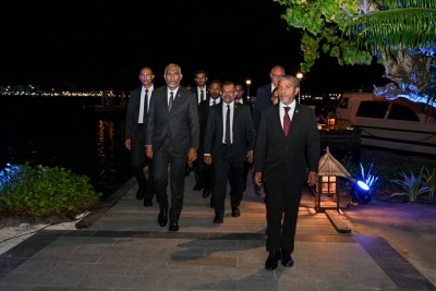 އެތެރެއިން: 'ވަކިކުރި' މުވައްޒަފުން ތިބީ ސަރުކާރުގައި؟