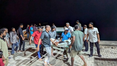 ފައިނު އެކްސިޑެންޓު: ދެ ކުދިންނާއި ޓީޗަރު ވެންޓިލޭޓަރުން ނަގައިފި