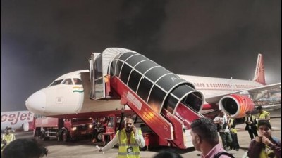 އެއާ އިންޑިއާގެ ބޯޓެއް ތެރެއިން އަނދާ ވަސް ދުވާތީ އަނބުރާ މުމްބާއީއަށް