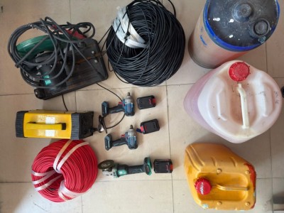 ހިންނަވަރުގެ ޕްރޮޖެކްޓް ސައިޓަކުން ވަގަށް ނަގައި ރަށުތެރޭ ފޮރުވައިފައި ހުރި ތަކެތި ހޯދައިފި