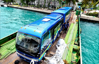 އެންމެ ދިގު ރަށްތަކުގެ ތެރޭގައި ހިމެނޭ ކެނދިކުޅުދުއަށް، ރައީސްގެ އިސްނެންގެވުމުގެ ދަށުން ދެ ބަސް