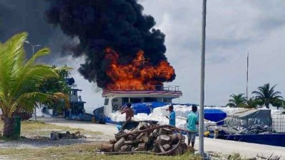 ކުނަހަންދޫ ބަނދަރުގައި އޮތް މުދާ އުފުލާ ދޯންޏެއްގައި އަލިފާން ރޯވެ އަނދައިފި