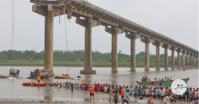 އިންޑިއާގެ ގުޖުރާތުގައި ކޯރެއްގެ މަތީ އަޅައިފައި އޮތް ބުރިޖެއް ވެއްޓި، ނުވަ މަރު