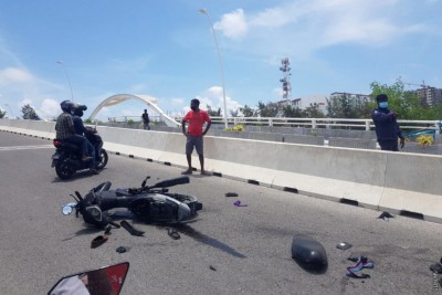 ޢާއިލާ ހިތާމަކޮށް، ގައުމު ސިއްސުވައިލާ، ފުލުހުން މަގުތަކަށް!