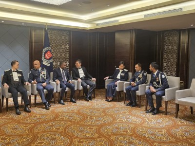 ސީޕީ ނަވީން ސިންގަޕޫރުގެ ސީޕީއާ ބައްދަލުކުރައްވައި، ޓްރެއިނިން ޕްރޮގްރާމްތަކާ ގުޅޭ މަޝްވަރާތައް ކުރައްވައިފި