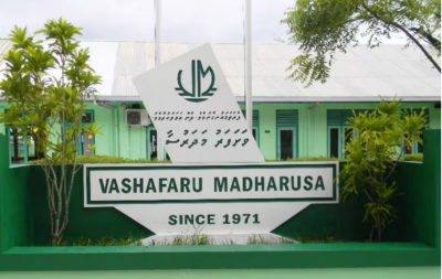 ވަށަފަރު ސްކޫލްގެ އާ ކުލާސްރޫމެއްގެ ސީލިން ވެއްޓި، ދެ އަންހެން ކުދިންނަށް އަނިޔާވެއްޖެ