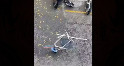 ގަދަ ވަޔާއެކު މާފަންނު ޕޮލިސް ސްޓޭޝަންގެ ކުޑަދޮރެއް މަގުމައްޗަށް ވެއްޓިއްޖެ