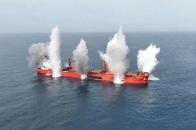 އިސްރާއީލަށް ތަކެތި ސަޕްލައިކުރާ ބޯޓަކަށް ހޫޘީން ހަމަލާދީ ކަނޑަށް ފައްތާލައިފި