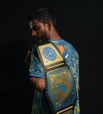 ޓެކާސްގެ "ބެސްޓް ޕްލެޔާ ބެލްޓް" ހާމަކޮށްދިނީ ކިންގް އަޔާ