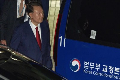 އަސްކަރީ ގާނޫނާ ގުޅިގެން ދެކުނު ކޮރެއާގެ ކުރީގެ ރައީސް ދެވަނަ ފަހަރަށް ހައްޔަރުކޮށްފި