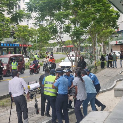 ވިނަރެސް ފްލެޓުގެ ޓަވަރަކުން މީހަކު ވެއްޓިއްޖެ