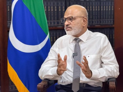 ރާއްޖޭގައި މިހާރު ހިންގަނީ "ޗެކްބުކް" މީޑިއާ، ފައިސާ ދޭ ކޮޅަކަށް އަބަދު ލިޔަންޏާ މީޑިއާ ކުރިނާރާނެ: ނާޒިމް