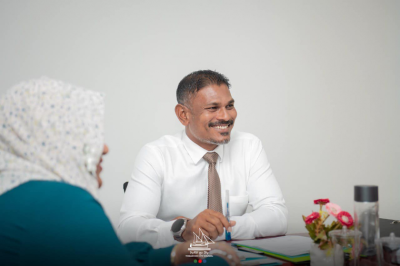 ތިނަދޫ މޭޔަރުގެ ސަސްޕެންޝަން މައްސަލަ ކޯޓަށް ބަލައިގަންނަން އަންގައިފި