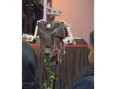 އުކާލާ ތަކެތިން ޣިޔާސުއްދީން ދަރިވަރުން ހެދީ ރޮބޮޓެއް، ހައިރާންކޮށްލައިފި