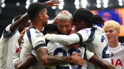 ސްޕާސް މޮޅުވިއިރު ނިއުކާސްލްއާއި ވިލާ އެއްވަރު