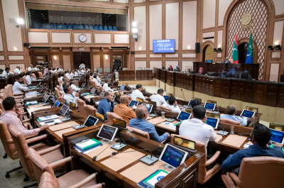 ކަންބޮޑުވުން ގިނަ ލާމަރުކަޒީ ބިލަށް ޚިޔާލު ހުށަހަޅަން ދިނީ އެންމެ 19 ގަޑިއިރު