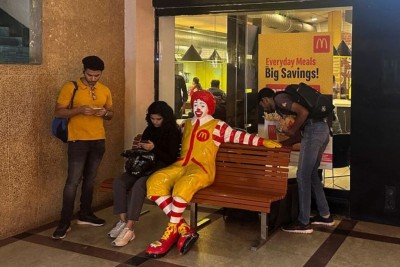 ޓެރިފް އިތުރުކުރުމާ ގުޅިގެން އިންޑިއާގައި އެމެރިކާގެ އުފެއްދުންތައް ބޮއިކޮޓް ކުރަނީ