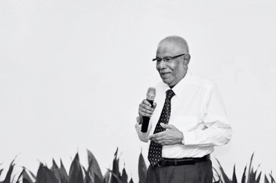 އެމްޔޫ މަނިކް، ގިނަ ބަޔެއްގެ ދުލުން: ވަކިވެވަޑައިގަތީ ގައުމު ބިނާކުރެއްވި އިޖުތިމާއީ ޚިދުމަތްތެރިއެއް