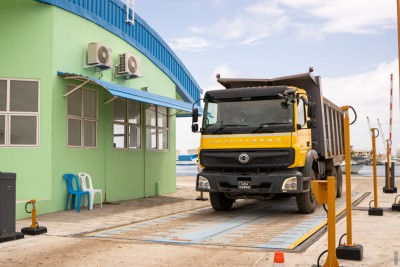 ތިލަފުށީގައި މީހަކު ލޮރީއެއް ދަށުވެ ސީރިއަސް އަނިޔާތަކެއް ލިބިއްޖެ