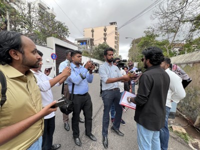 މީޑިއާ ބިލު ތަސްދީގުނުކުރަން ގޮވާލައި، ލަންކާގެ ނޫސްވެރިން ވެސް އިހުތިޖާޖުކޮށްފި