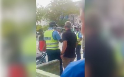 ފިހާރައެއްގެ އަންހެން މުވައްޒަފުންތަކަކާ ފޮށުމުގެ ތުހުމަތުގައި ހައްޔަރުކުރި މީހާ ދޫކޮށްލައިފި