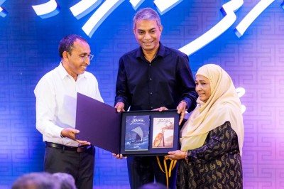 ޖަމީލް ލިޔުއްވި ބޮޑުތަކުރުފާނު ވާހަކައާއި އަލިރަސްގެފާނު ވާހަކަ ނެރެފި