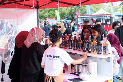 ގިނަ ގޭމްތައް އެކުލެވޭ އައިލެންޑް ކާނިވަލާއެކު ފުވައްމުުލަކުގެ އެންމެ ބޮޑު ނައިޓް މާކެޓު ފަށައިފި