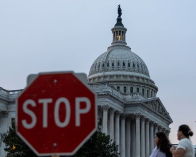 ބިލު ފާސްނުވެ، އެމެރިކާ ހުއްޓުމަކަށް