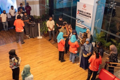 ދިރާގުން ޕްރީއޯޑާކުރި ކަސްޓަމަރުންނަށް އައިފޯން 17 ހަވާލުކުރަން ފަށައިފި