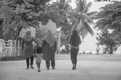 ޑުރަގު ފެނުނީ 'ލޯބިވެރިޔާ'ގެ އަތުން: ވަނަވަރު އާންމުކޮށް ބަންދުކުރި ތިން ކުދިންގެ މަންމައަކު ދޫކޮށްލައިފި