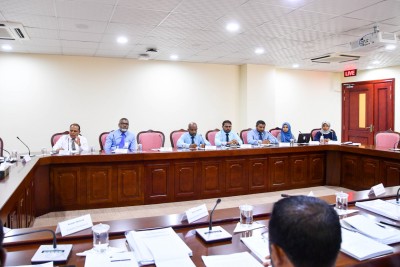 ބަޖެޓުގައި އޮތަސް، ފިނޭންސް މިނިސްޓްރީން ބުނެގެން 13 ކޯޓު އިމާރާތެއްގެ މަސައްކަތް ނުފެށި އެބައޮތް: ޖޭއެސްސީ