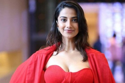 ޖޯންގެ އަބްރަހަމްގެ 'ފޯސް 3'ގެ ބަތަލާއަކަށް މީނާކްޝީ