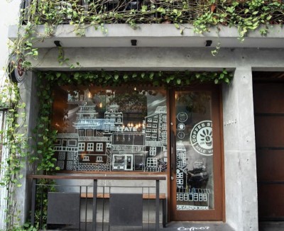 ދިރާގު ކަސްޓަމަރުންނަށް ކޮފީ ސްޓޭޓްއިން ހިލޭ ސްޕެޝާލިޓީ ކޮފީއެއް