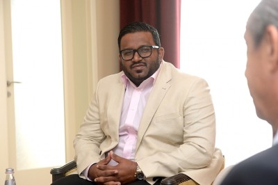 އަދީބުގެ ފޯނުން 81،000 މެސެޖު: ފެނުނީ މީހުންގެ ފެންވަރު