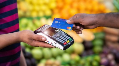 ޑެބިޓް ކާޑުން ޑޮލަރުން ކުރެވޭ މުއާމަލާތް 3000 ޑޮލަރާ ހަމައަށް ބޮޑު ކުރަނީ