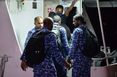 ލައްކައަކަށް ވުރެ ގިނަ ޑޮލަރު ފޭރުން: 4 މީހުން 5 ދުވަހަށް ބަންދަށް